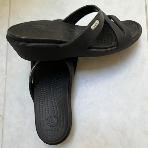 CROCS Women's Black Slide Sandals - Picture 2 of 3
